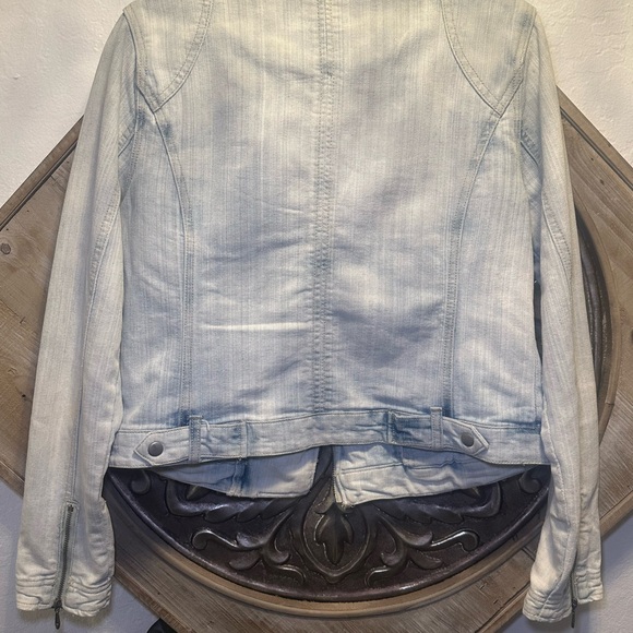 Women's Light Blue Denim Jacket - Picture 3 of 3